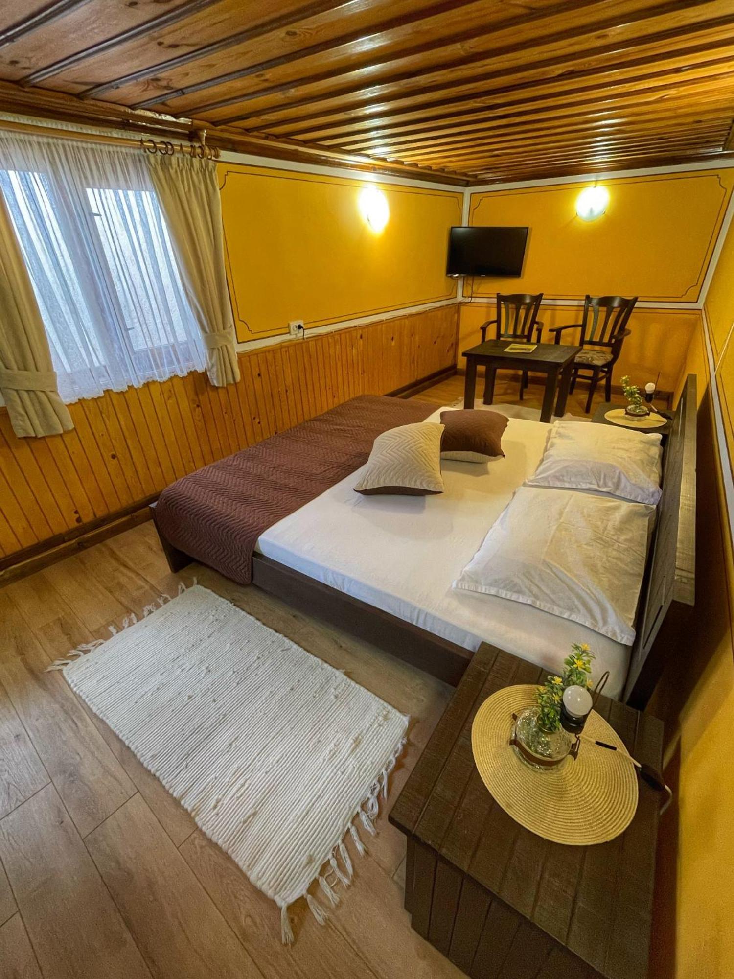 Guest Rooms Colorit Koprivsjtitsa Eksteriør bilde