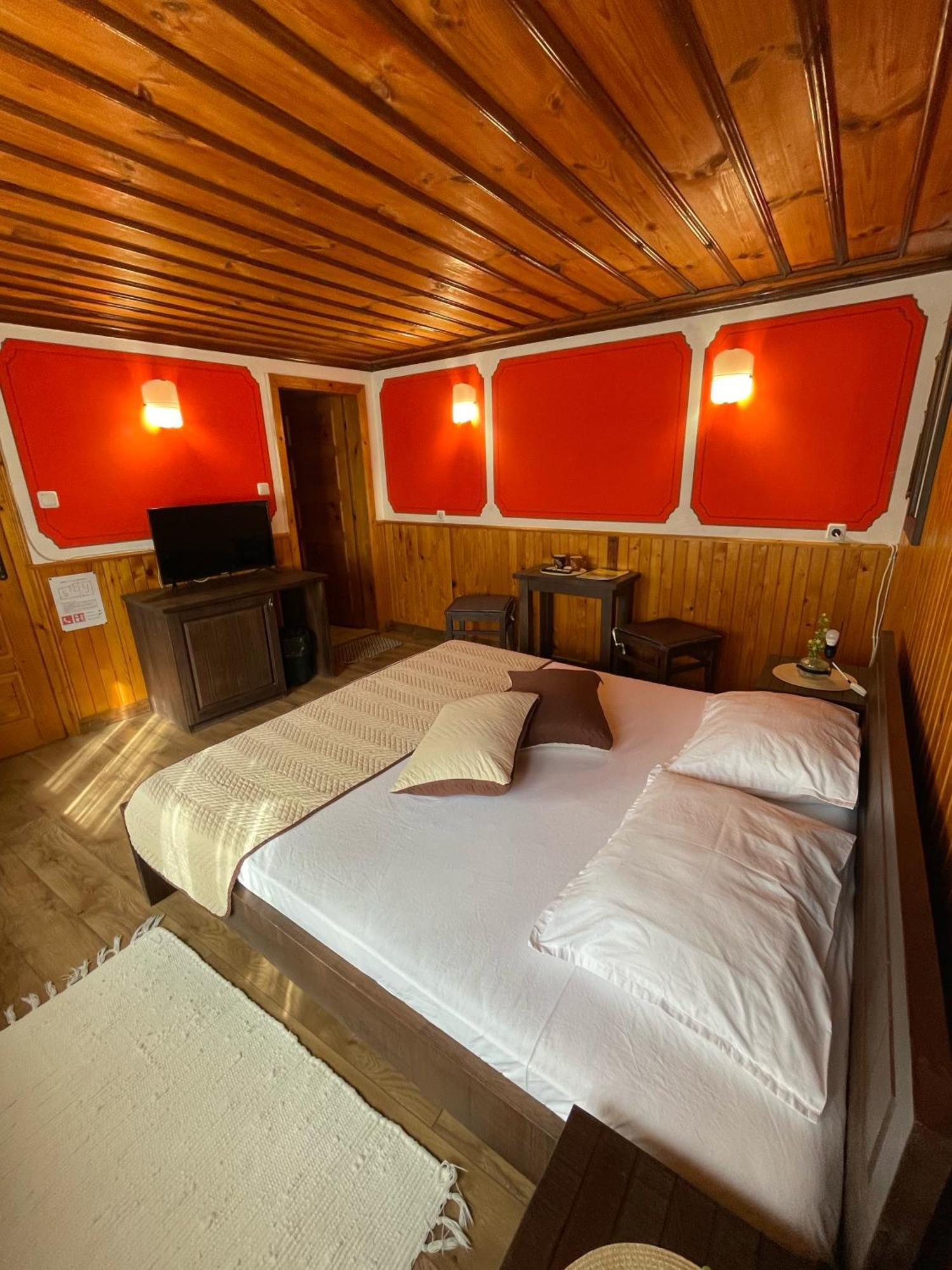 Guest Rooms Colorit Koprivsjtitsa Eksteriør bilde