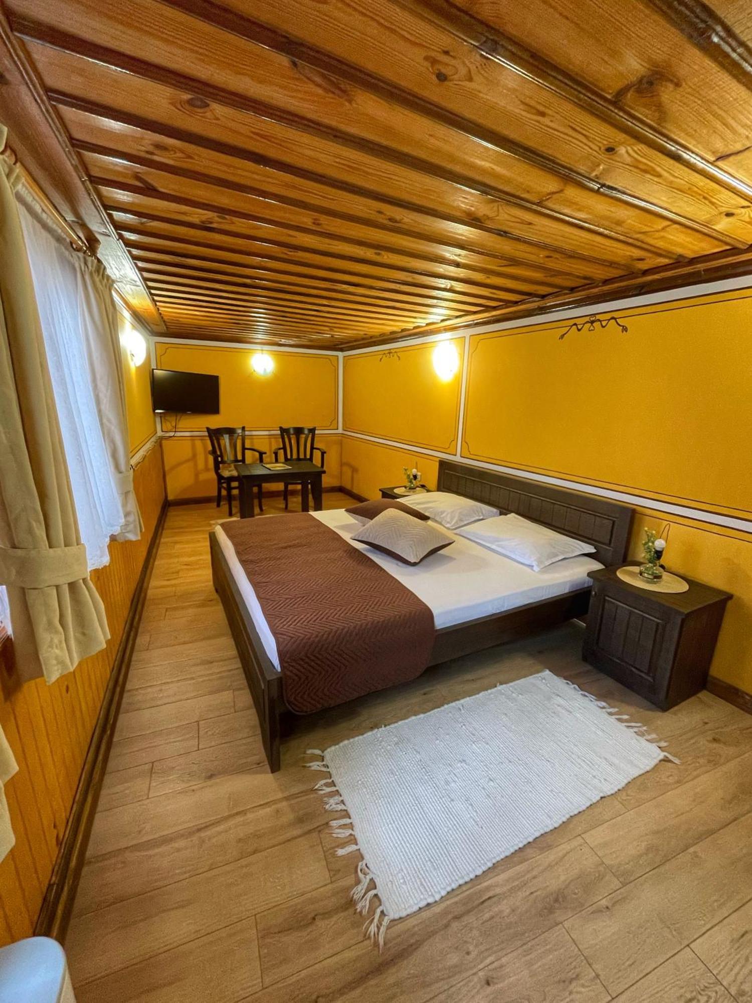 Guest Rooms Colorit Koprivsjtitsa Eksteriør bilde
